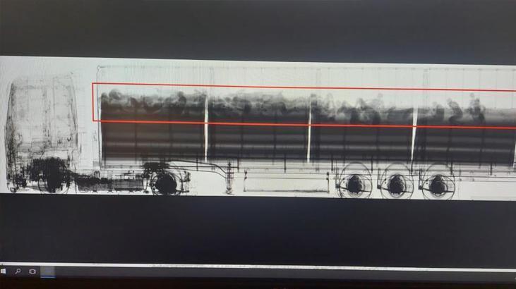 Avrupa hayali kuran 51 düzensiz göçmen x-ray cihazına böyle takıldı