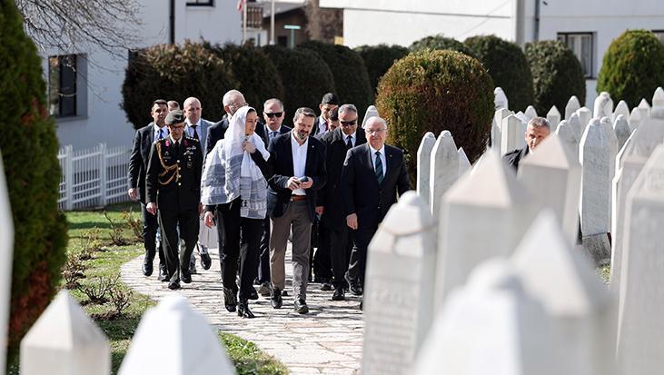 Bakan Güler’den Bosna Hersek’te şehitlik ziyareti