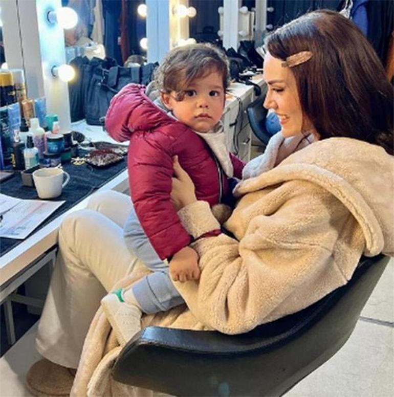 Fahriye Evcen minik oğlu Kerem'i paylaştı! 'Çok aşığım'