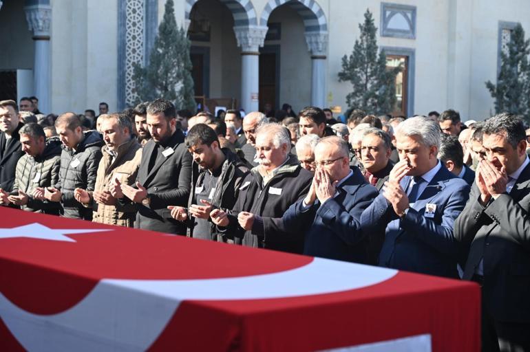 Evinde cansız bedeni bulunan Ekinözü Kaymakamı toprağa verildi