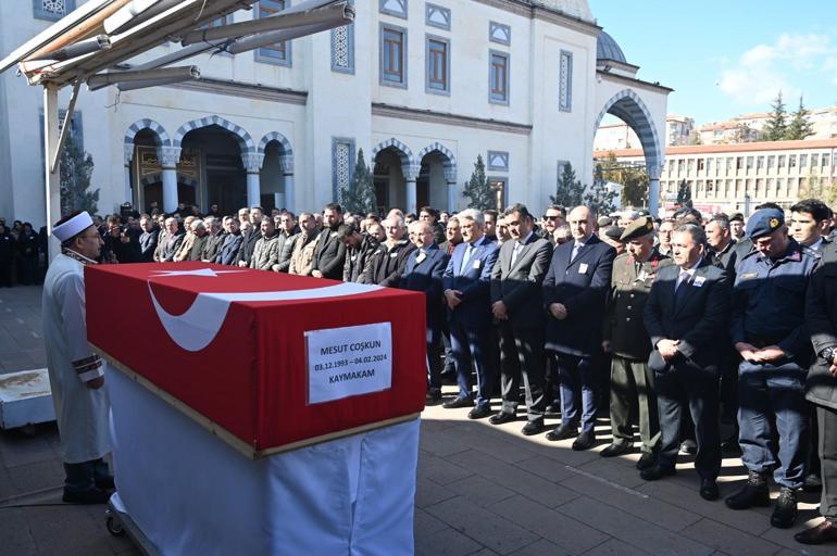 Evinde cansız bedeni bulunan Ekinözü Kaymakamı toprağa verildi