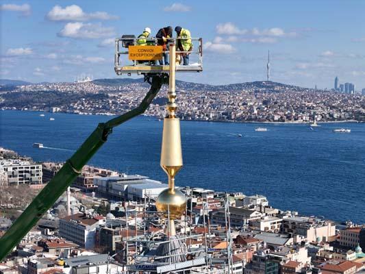 Galata Kulesi’nde nefes kesen an! 5 saat sürdü tam 270 kilo