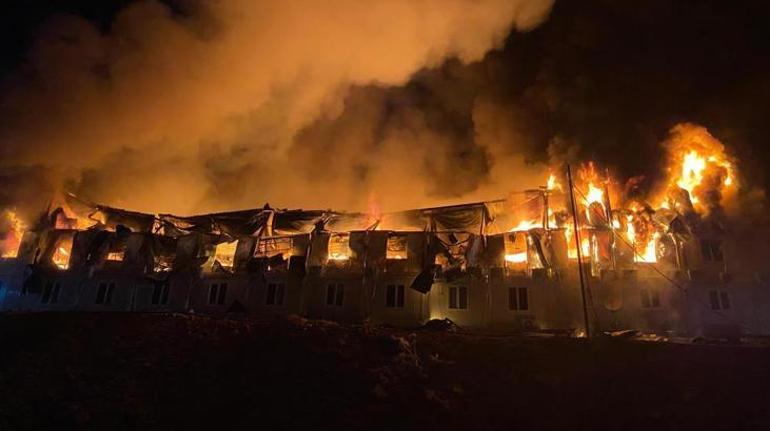 Adıyaman'da işçilerin konakladığı yatakhane cayır cayır yandı