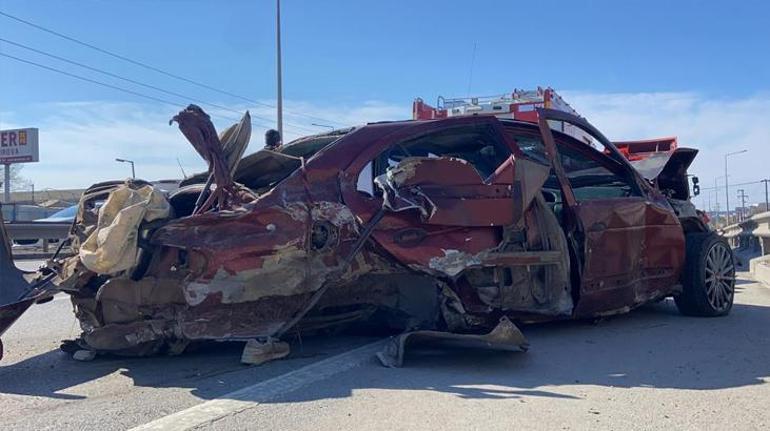 Korkunç kaza! Dingili koptu otomobilden fırladı! Üzerinden başka bir araç geçti