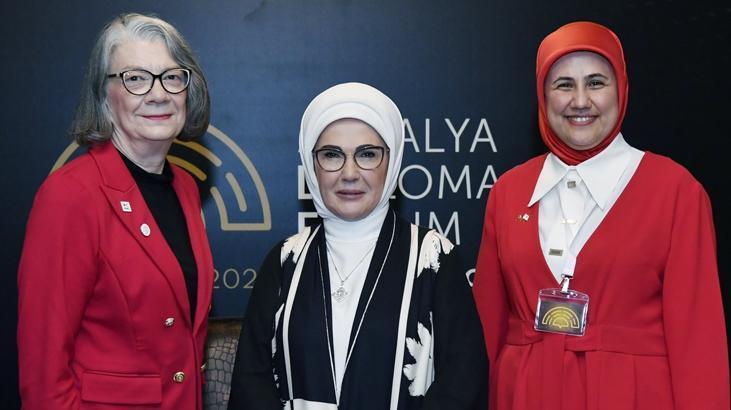 Emine Erdoğan: Tüm savaş mağduru çocuklara yardım eli uzatmaya hazırız