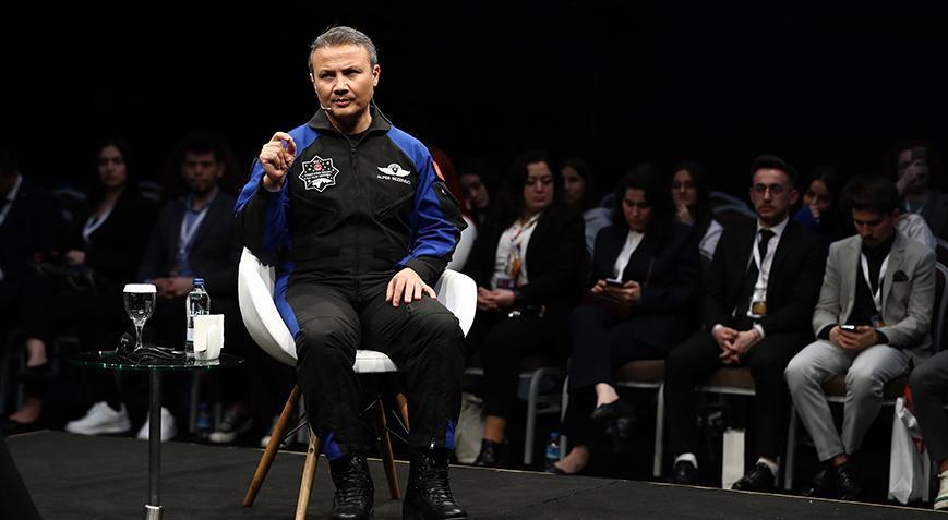 Alper Gezeravcı gençlerle bir araya geldi! Uzaydaki ilk deneyini anlattı