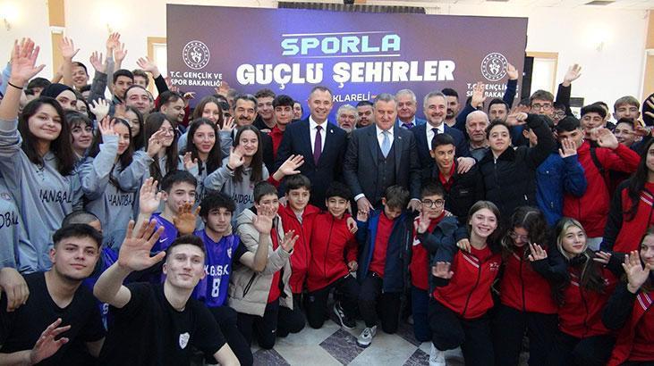 ‘Ülke, ‘Yapamaz’ diyenlerin engellerini açarak ilerliyor’