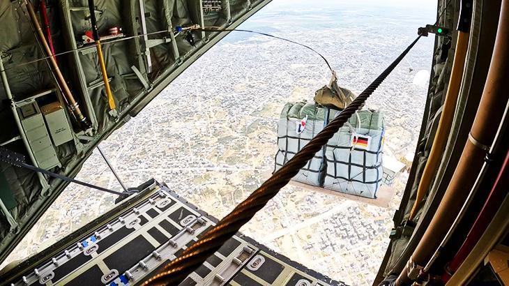 Almanya’dan bir ilk: Gazze’ye havadan yardım bırakıldı