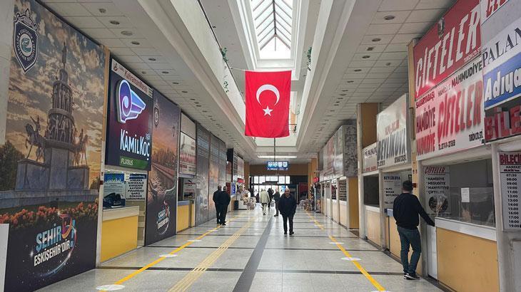 Yazıhanelerin yarısı kapandı: Otobüs terminalini tenhalaştırdı