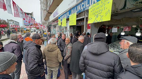 İstavritin kilosu 25 TL’ye düştü: Tezgah önünde kuyruğa girdiler