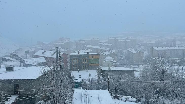 Hakkari’de eğitime kar yağışı nedeniyle bir gün daha ara verildi