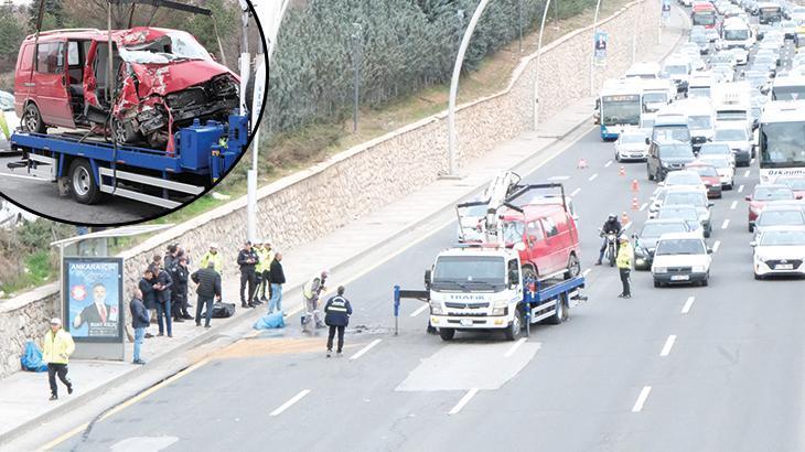 Ankara’da minibüs duraktan yolcu alan otobüse çarptı: 1 ölü, 1 yaralı