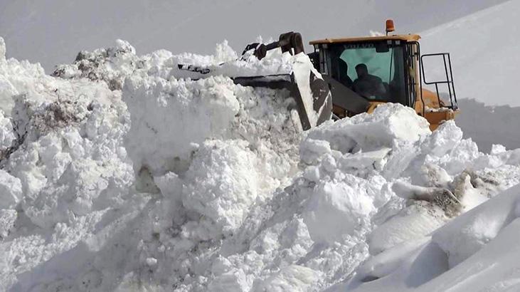 Fotoğraf bugün çekildi: 4 metrelik karla mücadele, 145 yerleşim yeri ulaşıma kapandı