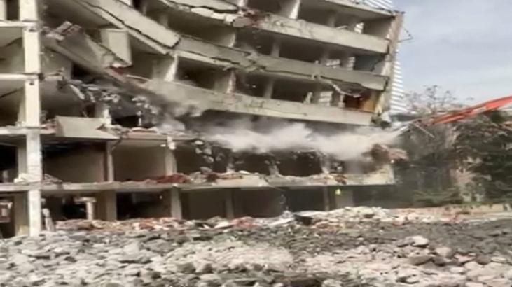 Gayrettepe’deki filmlere de konu olan tarihi bina yıkıldı