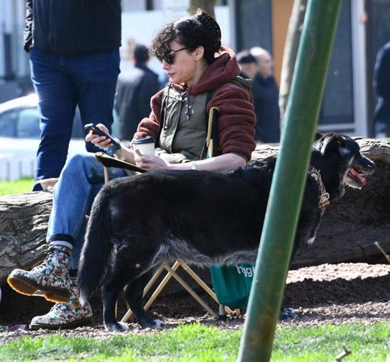 Birce Akalay'ın Bebek keyfi! Görüntülenmediğinden emin olmak için devamlı etrafına bakındı