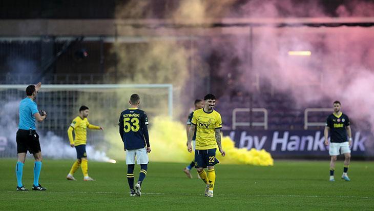 Union Saint Gilloise - Fenerbahçe maçı durdu! Türkçe anons yapıldı