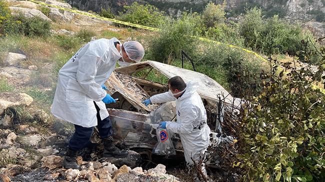 Korkunç olay! Anne ve çocuğu evde, baba ise arabada yanarak ölmüş halde bulundu