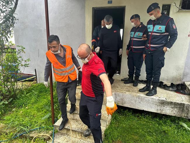 Korkunç olay! Anne ve çocuğu evde, baba ise arabada yanarak ölmüş halde bulundu