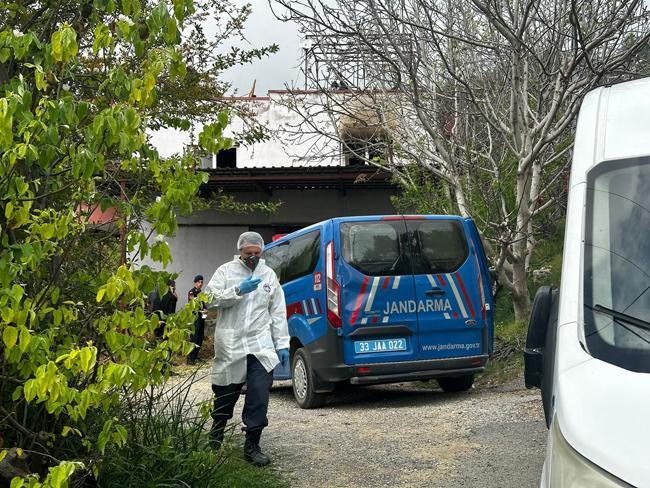 Korkunç olay! Anne ve çocuğu evde, baba ise arabada yanarak ölmüş halde bulundu