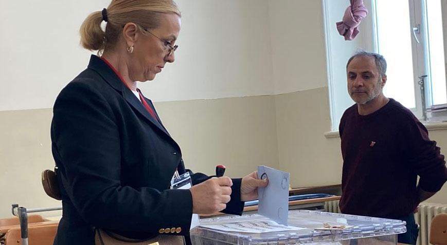 İzmir’de kesin olmayan sonuçlara göre geçersiz oy sayısı 94 bin 435