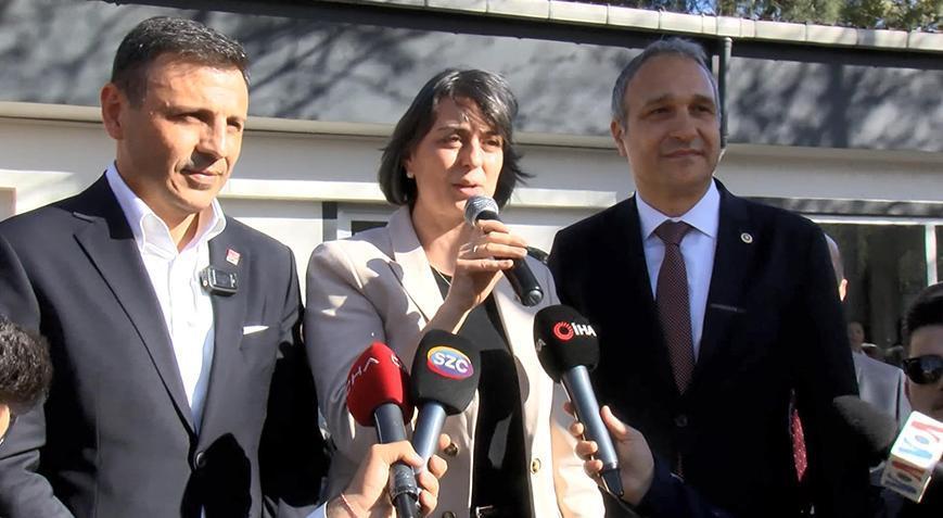 Üsküdar Belediye Başkanı Sinem Dedetaş mazbatasını alarak göreve başladı