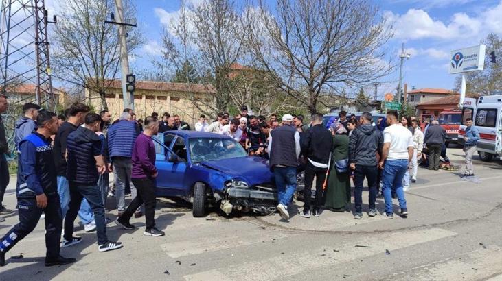 Isparta’da feci kaza! Otomobil ile motosiklet çarpıştı