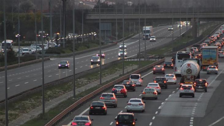 Bolu geçişinde yoğun trafik! Tatilcilerin dönüşü başladı