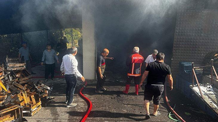 Mersin’de çıkan depo yangını söndürüldü