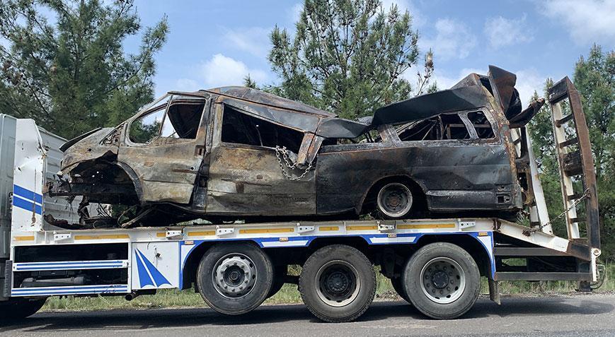 Korkunç kaza! Uçurumdan düşen minibüs alev aldı: 4 kişi öldü