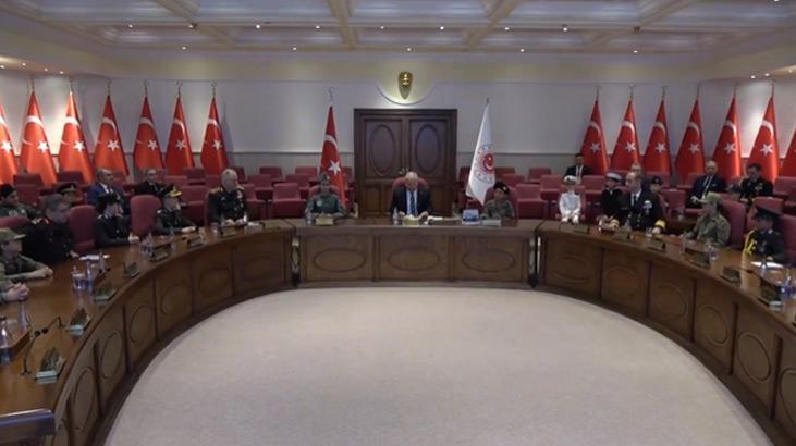 Bakan Güler ‘Vatan Marşı’nı seslendiren çocuklarla bir araya geldi