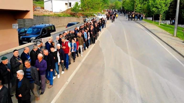 Yer: Bursa! 1 kilometrelik bayramlaşma kuyruğu