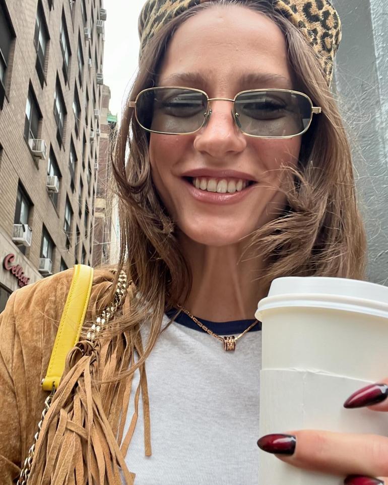 Serenay Sarıkaya'nın New York pozları çok konuşuldu! Ünlü isme beğeni yağdı