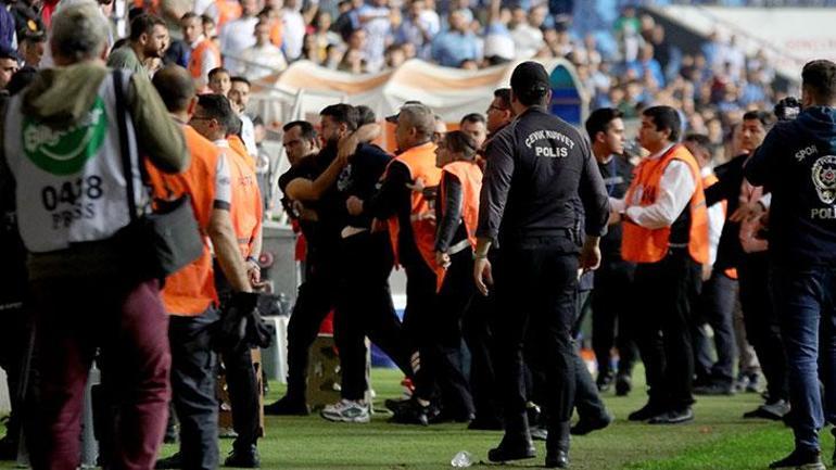 Hasan Ali Kaldırım ve taraftar arasında tartışma! Sahaya girdi