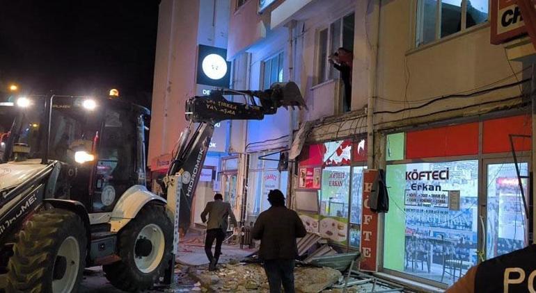 CHP ilçe binasında balkon çöktü! İlçe başkan yardımcısından kötü haber