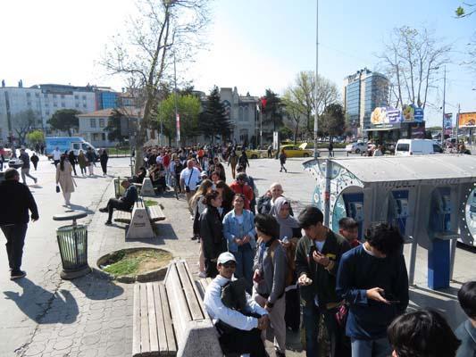 Kadıköy iskelesine akın ettiler! Sıranın ucu bucağı yok