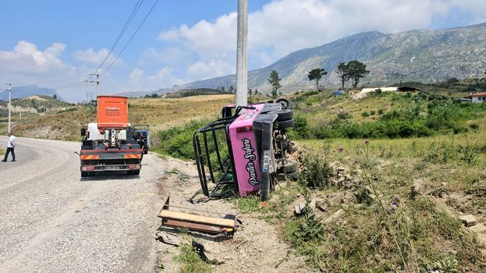 Turistleri taşıyan safari araçları çarpıştı: 16 yaralı