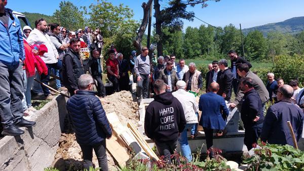 Suç makinesi kocası tarafından katledilen Saadet öğretmen son yolculuğuna uğurlandı