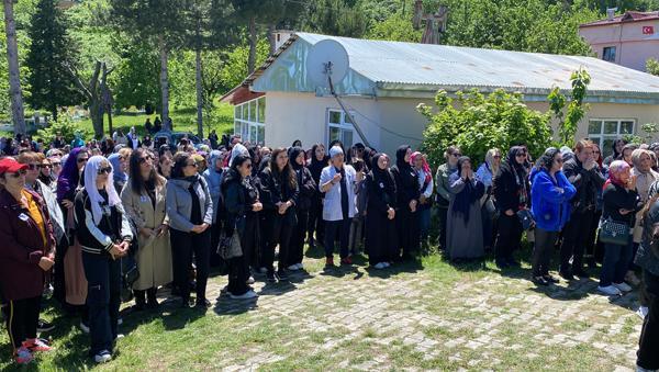 Suç makinesi kocası tarafından katledilen Saadet öğretmen son yolculuğuna uğurlandı