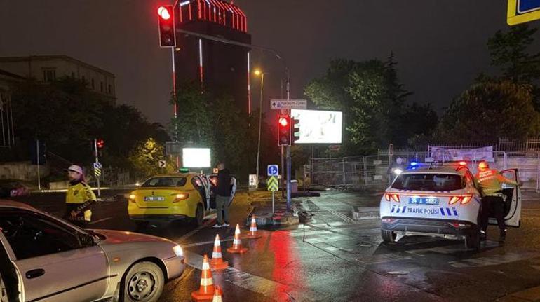 1 Mayıs tedbirleri kapsamında Taksim'e çıkan yollar trafiğe kapatıldı