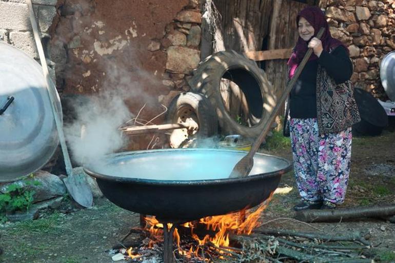 900 yıllık ziyafet! Yılda bir kez hazırlanıyor, 9 kazanda pişiriliyor