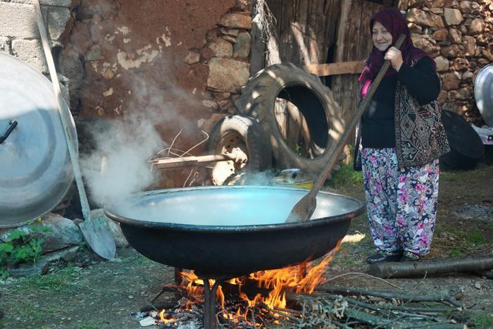 900 yıllık ziyafet! Yılda bir kez hazırlanıyor, 9 kazanda pişiriliyor