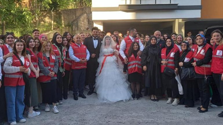 Depremde 5 gün enkaz başında bekledi! Tedavisi bitince evlendi