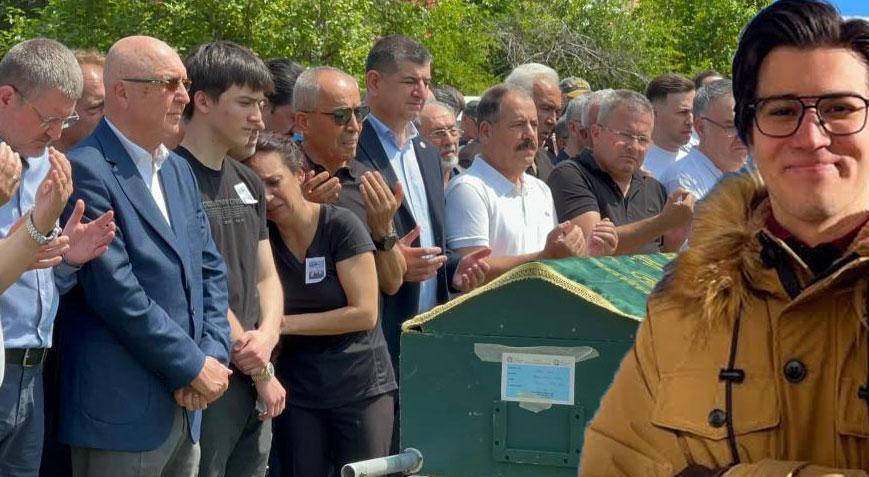 Zoom üzerinden mülakatta kalp krizi geçirmişti! Teoman Mehmet son yolculuğuna uğurlandı