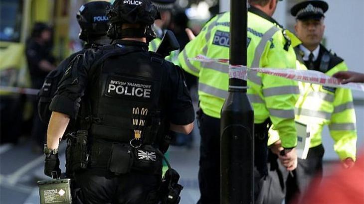 İngiltere’de okulda saldırı paniği!