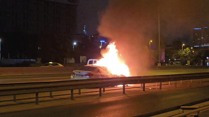 D-100 Karayolu’nda seyir halindeki otomobil alev alev yandı