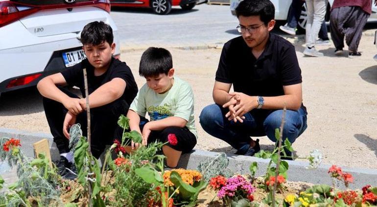 8 gün önce anneleri öldü! Kardeşlerin en acı Anneler Günü