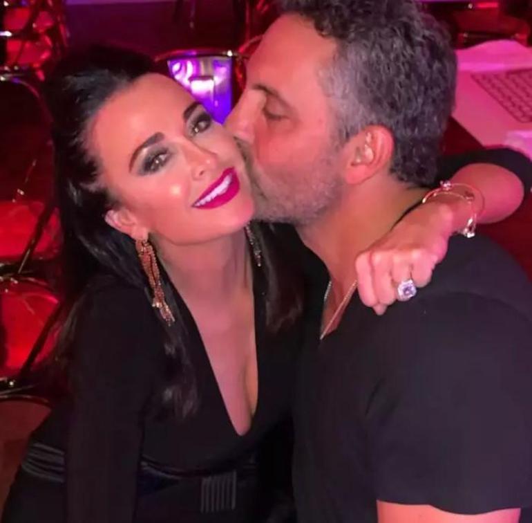 Kyle Richards ve Mauricio Umansky ayrılamıyordu! Biri evini biri soyadını bıraktı