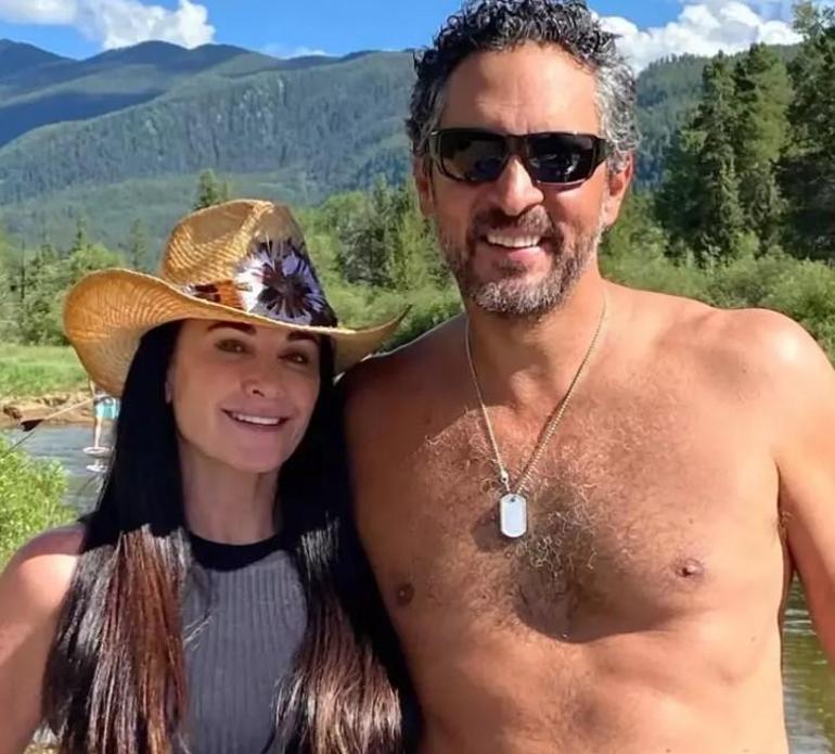 Kyle Richards ve Mauricio Umansky ayrılamıyordu! Biri evini biri soyadını bıraktı