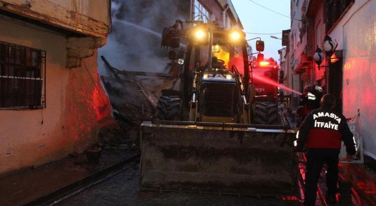 Amasya’da 100 yıllık tarihi konakta yangın! 1 kişi hayatını kaybetti