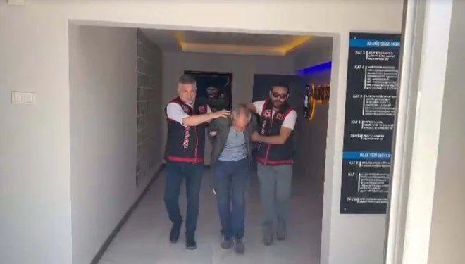 İzmir’de Baba, Oğlunu Ekmek Bıçağıyla Öldürdü: Tutuklandı